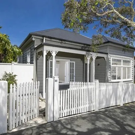 Petite France In Devonport Villa